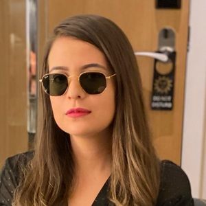 Meet your Posher, Leticia